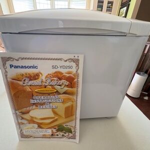 Panasonic SD-YD250 Automatic Bread Maker in Very Good Condition